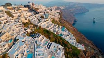 Santorin et Milos, les Cyclades volcaniques